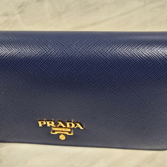 Prada Wallet on Chain/Clutch - Picture 3 of 13